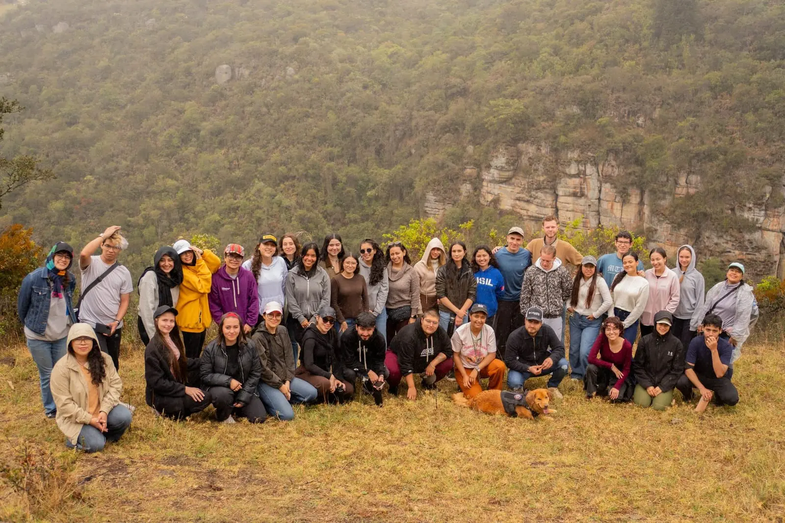 Residentes de CityU en una excursión con Simba