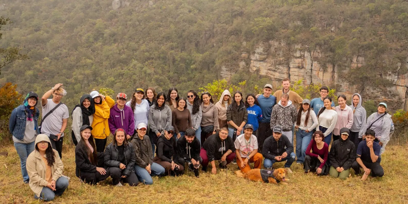 Residentes de CityU en una excursión con Simba