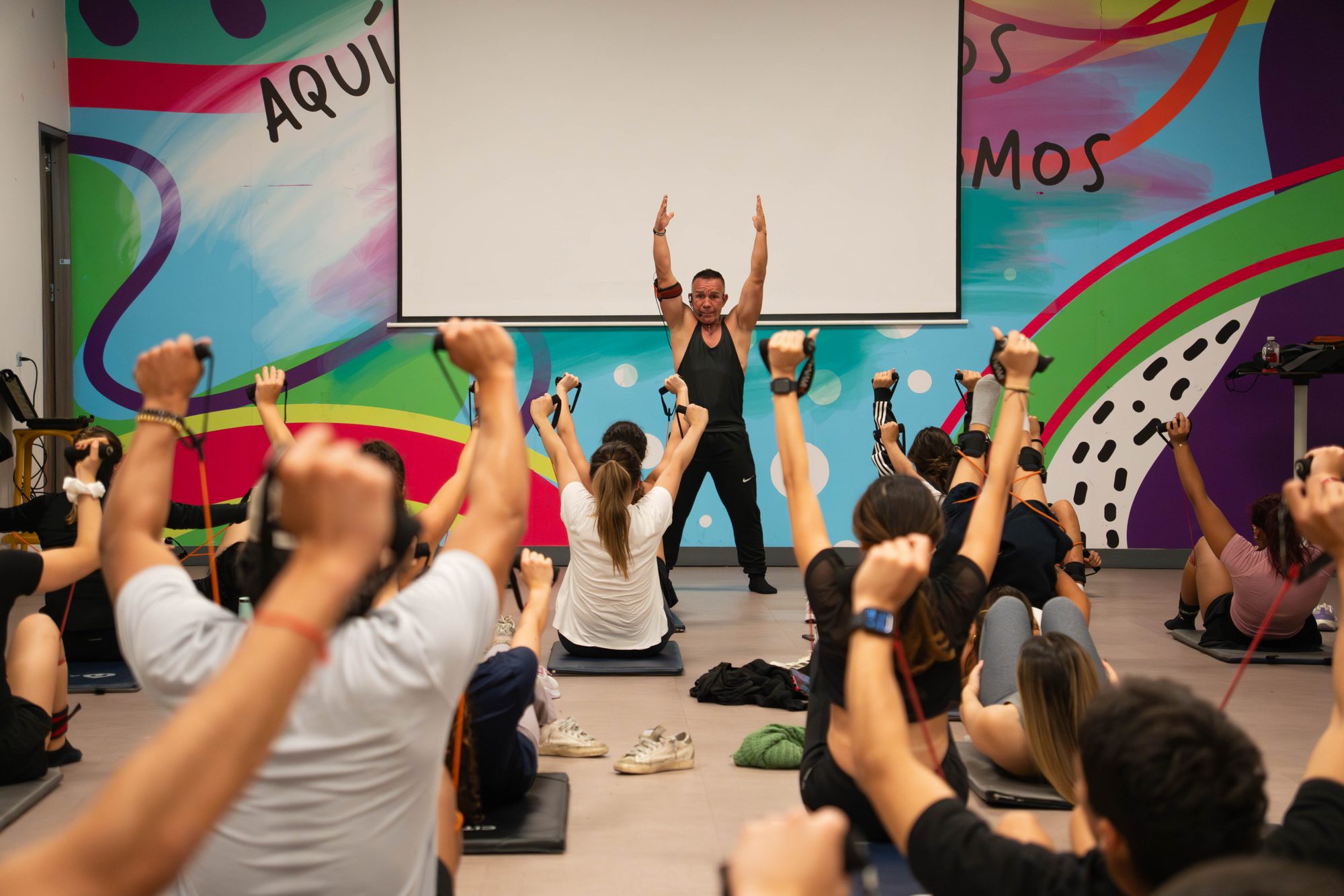 Residentes de CityU en una clase de gimnasio